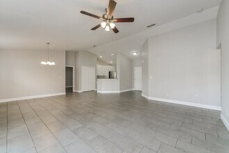 105 Pompei Dr in Poinciana, FL - Building Photo - Building Photo
