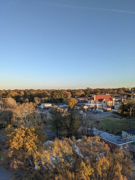 1271 Poplar Ave, Unit 911 in Memphis, TN - Foto de edificio