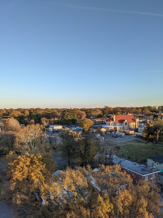 property at 1271 Poplar Ave