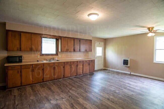 1310 W 10th St in Coffeyville, KS - Building Photo - Building Photo