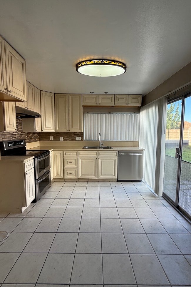 property at 2617 Lakemoor Pl