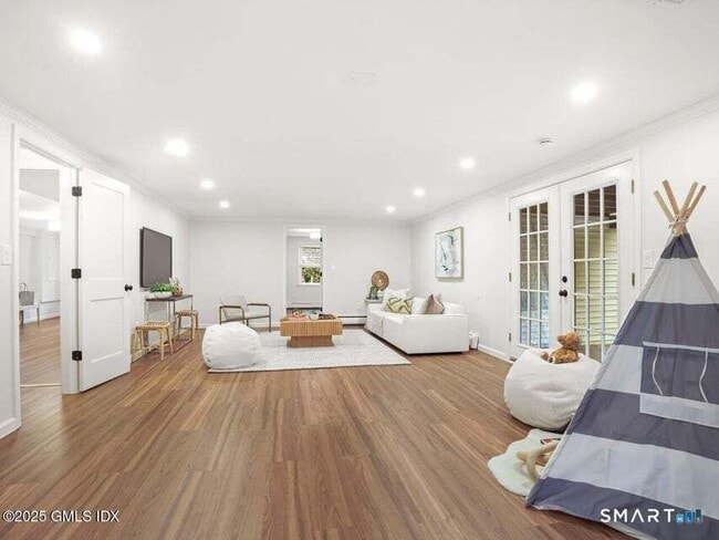 48 Meyer Pl in Greenwich, CT - Building Photo - Building Photo