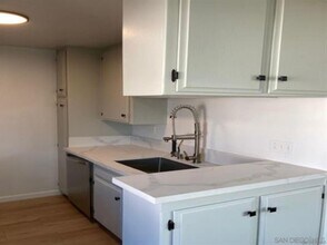 811 W Nutmeg St in San Diego, CA - Building Photo - Building Photo