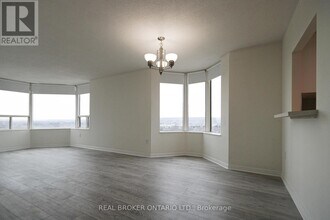 1270 Maple Crossing Blvd in Burlington, ON - Building Photo - Building Photo