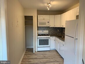 6141 Leesburg Pike in Falls Church, VA - Building Photo - Building Photo