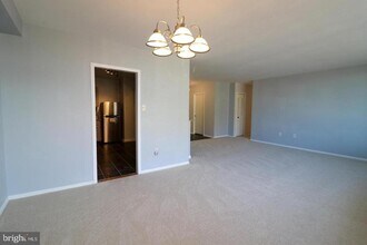 3705 S George Mason Dr in Falls Church, VA - Foto de edificio - Building Photo