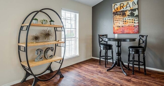 Orchids of Carrollton in Carrollton, TX - Foto de edificio - Building Photo