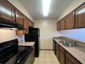 8915 McPherson Rd-Unit -M27 in Laredo, TX - Building Photo - Building Photo