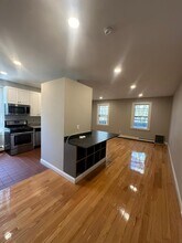 604 Chapel St, Unit 6 in New Haven, CT - Building Photo - Building Photo