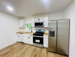 7107 Guadalupe St in Austin, TX - Foto de edificio - Building Photo