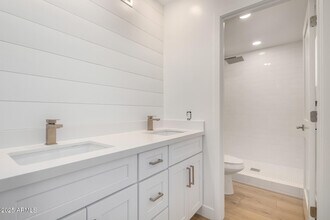 5038 E Winchcomb Dr in Scottsdale, AZ - Building Photo - Building Photo