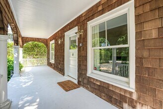 133-135 Toylsome Ln in Southampton, NY - Building Photo - Building Photo