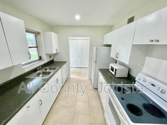 2158 Starlite Ln in Port Charlotte, FL - Building Photo - Building Photo