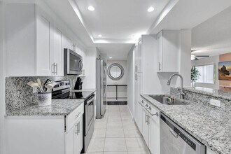 12641 Westhampton Cir, Unit C311 in Wellington, FL - Foto de edificio - Building Photo