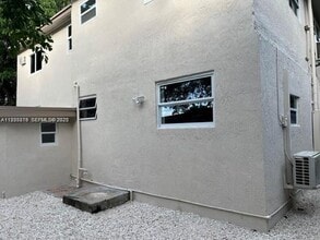 5444 NW 5th Ave in Miami, FL - Foto de edificio - Building Photo