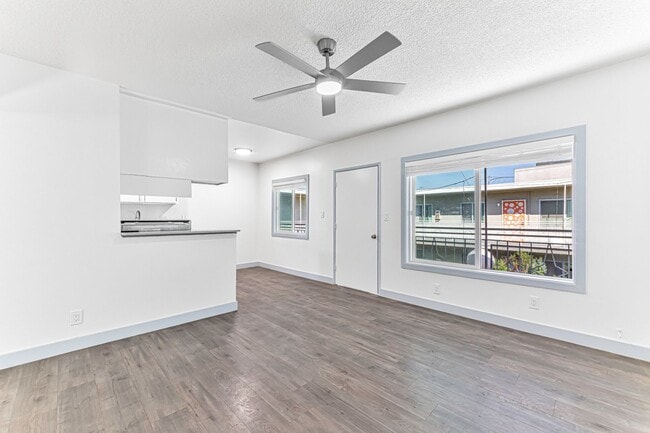 210 E 29th St, Unit 17 in Long Beach, CA - Building Photo - Building Photo