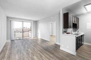 Cielo in Panorama City, CA - Building Photo