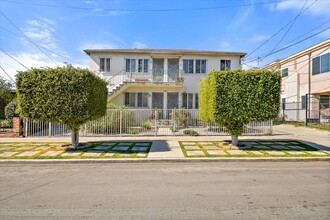 961 Manzanita St in Los Angeles, CA - Building Photo - Building Photo