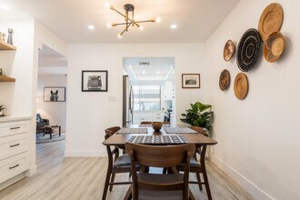 2415 Los Patos Dr in Palm Springs, CA - Building Photo - Building Photo