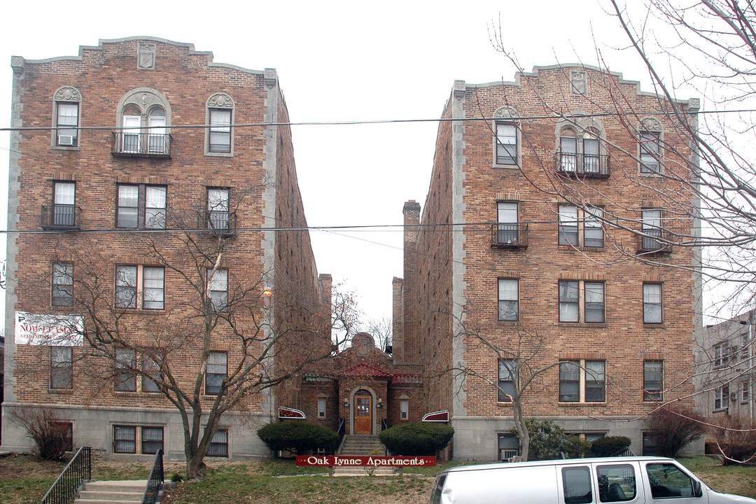 Oaklynne in Philadelphia, PA - Foto de edificio