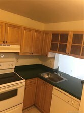 9310 Fontainebleau Blvd-Unit -303 in Miami, FL - Building Photo - Building Photo