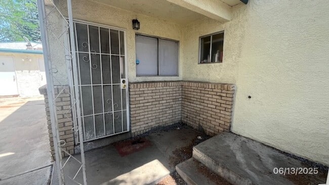 property at 310 La Veta Dr
