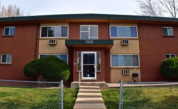 Ammons Crossing | Large 2-Bedroom Apartmen... in Lakewood, CO - Building Photo - Building Photo