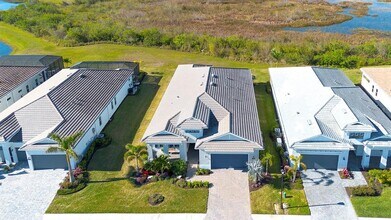 8066 Redonda Lp in Lakewood Ranch, FL - Building Photo - Building Photo