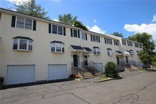 22 Main St in Danbury, CT - Building Photo