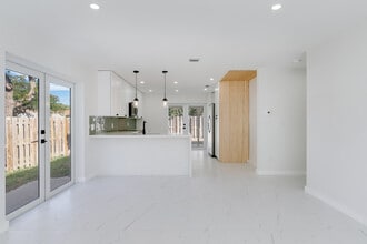 9826 SW 222nd Terrace in Cutler Bay, FL - Building Photo - Building Photo