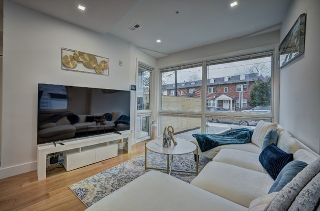 5835 Colorado Ave NW in Washington, DC - Foto de edificio - Building Photo