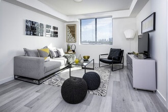 Brisas Del Este II in Miami, FL - Building Photo - Building Photo