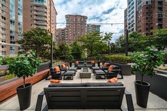 ELofts in Alexandria, VA - Foto de edificio - Other