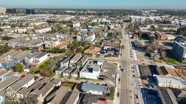 property at 2009 N Durham Dr