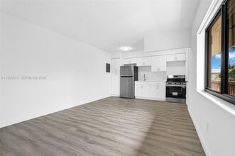 13210 Memorial Hwy in Miami, FL - Building Photo - Building Photo