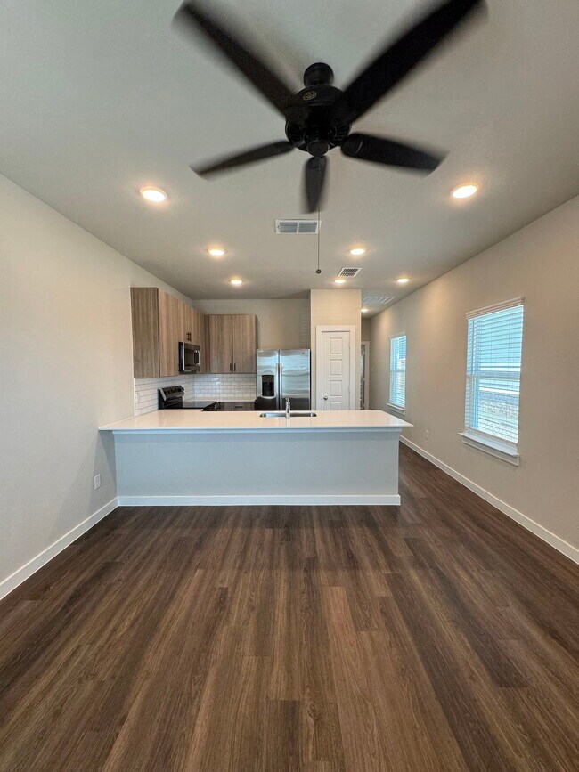 property at 1127 Eloise Dr
