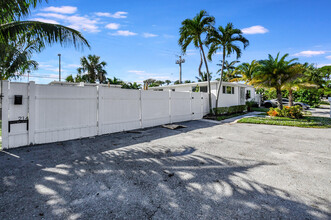 214 Seacrest Ln in Delray Beach, FL - Building Photo - Building Photo