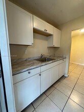 151 NW 164th St-Unit -3 in Miami, FL - Building Photo - Building Photo
