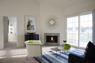 Knoll Crest Apartments in Middletown, CT - Foto de edificio - Building Photo