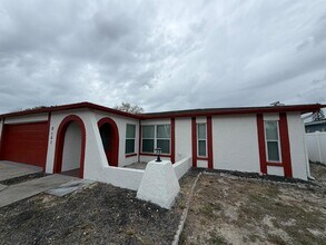 8151 Saybrook Dr in Port Richey, FL - Building Photo - Building Photo