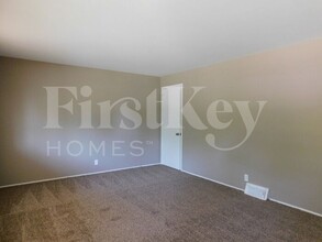 1757 Keelen Dr in St. Louis, MO - Foto de edificio - Building Photo