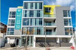 10473 Santa Monica Blvd in Los Angeles, CA - Building Photo