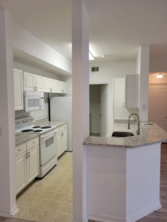 5548 Metrowest Blvd-Unit -6-109 in Orlando, FL - Building Photo