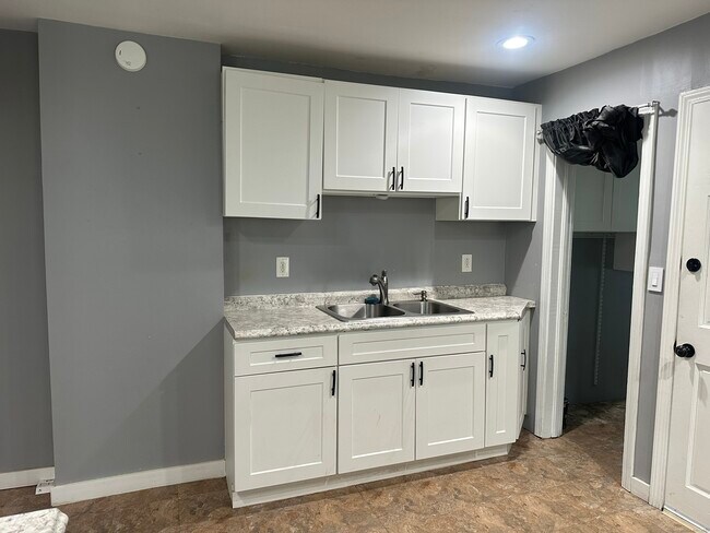 103 Silver Ln in East Hartford, CT - Building Photo - Building Photo