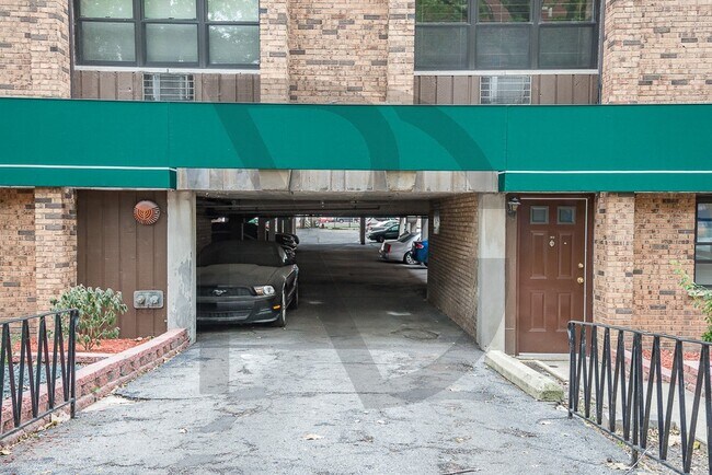 665 W Wrightwood Ave, Unit #660-411 in Chicago, IL - Building Photo - Building Photo