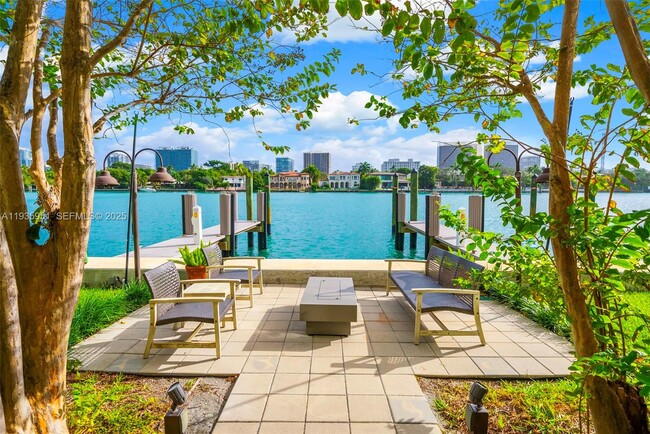 10001 E Bay Harbor Dr in Bay Harbor Islands, FL - Building Photo - Building Photo