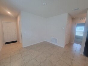 35192 Arya Way in Zephyrhills, FL - Foto de edificio - Building Photo