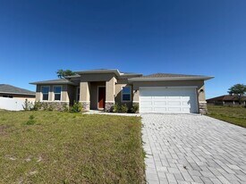 915 NE 19th St in Cape Coral, FL - Building Photo