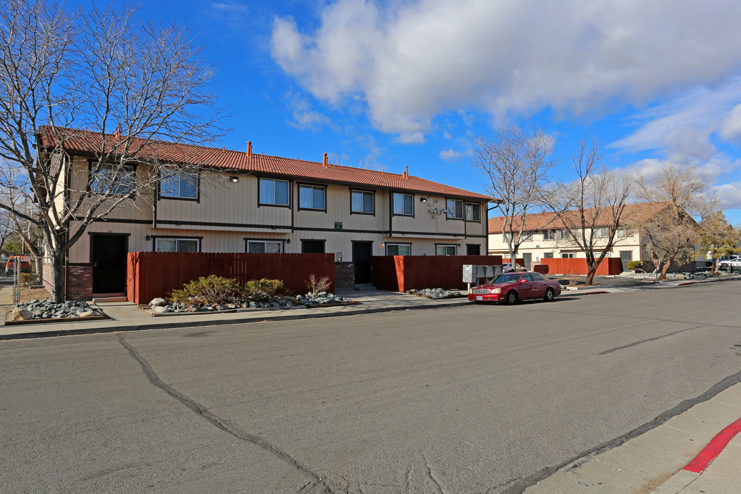 Myra Birch Manor in Reno, NV - Foto de edificio