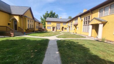 1924 N Talbott St, Unit 3 in Indianapolis, IN - Building Photo - Building Photo